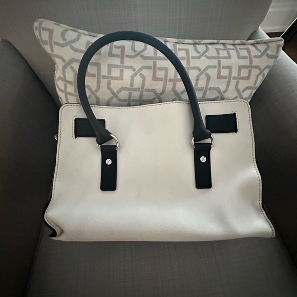 Stylish Black and White Satchel - Picture 3 of 16